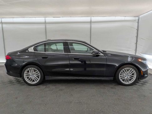 Used 2024 BMW 530i 530i w/ Premium Package image 7