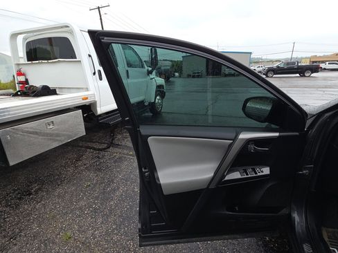 Used 2018 Toyota RAV4 Adventure AWD/4WD image 7