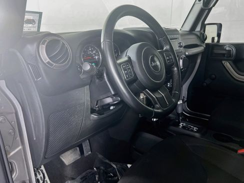 Used 2018 Jeep Wrangler Sport w/ Connectivity Group AWD/4WD image 9