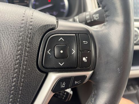 Used 2019 Toyota Highlander Limited Platinum AWD/4WD image 24