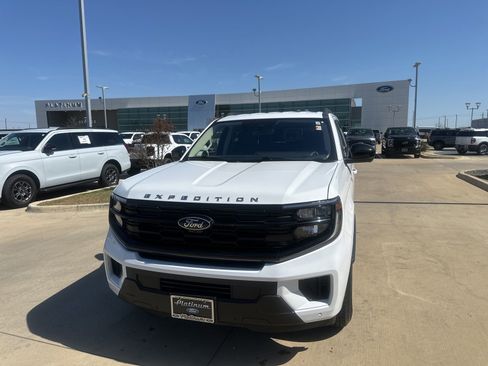 Used 2025 Ford Expedition Active image 9