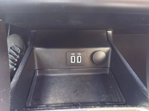 Used 2020 Ford Fusion SE FWD image 19