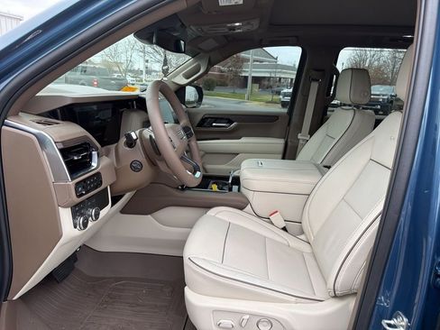 Used 2025 GMC Yukon XL Denali w/ Sun & Power Step Package image 13