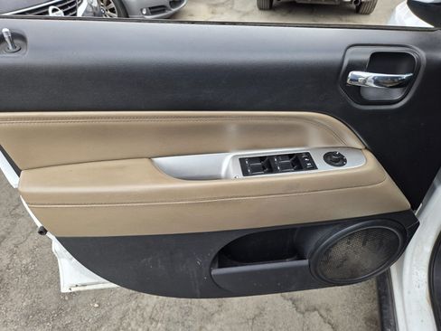Used 2014 Jeep Compass Limited FWD image 7