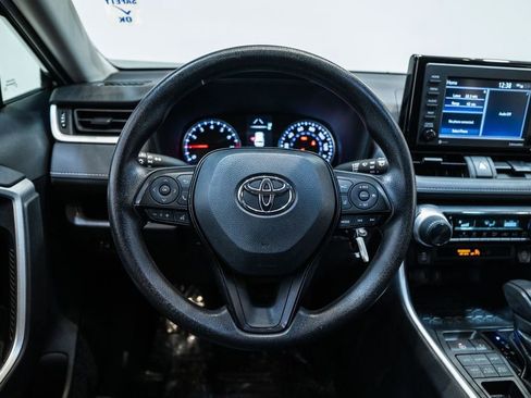 Used 2021 Toyota RAV4 LE image 25