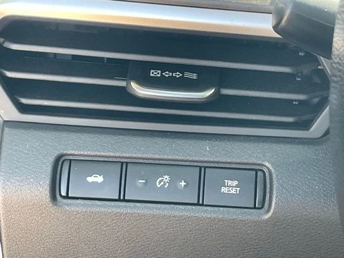 Used 2025 Nissan Altima 2.5 SV image 8