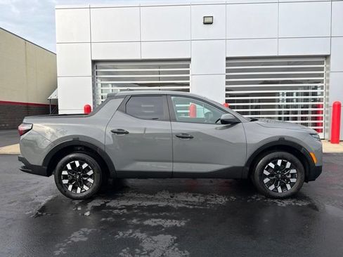 Used 2025 Hyundai Santa Cruz SE AWD/4WD image 8