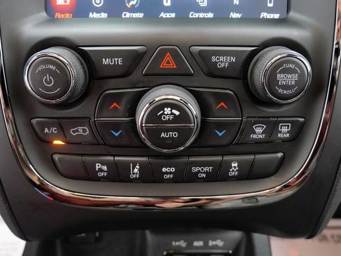 Used 2018 Dodge Durango R/T w/ Technology Group RWD image 33