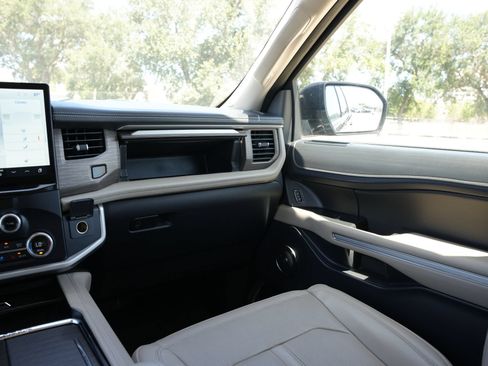 Used 2024 Ford Expedition Max Limited RWD image 9