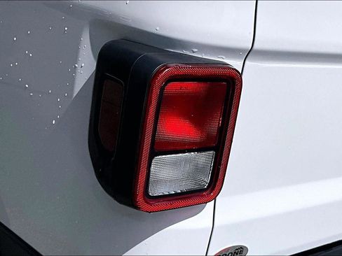 Certified 2023 Jeep Gladiator Sport AWD/4WD image 31