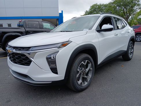 New 2026 Chevrolet Trax LT w/ Driver Confidence Package image 6