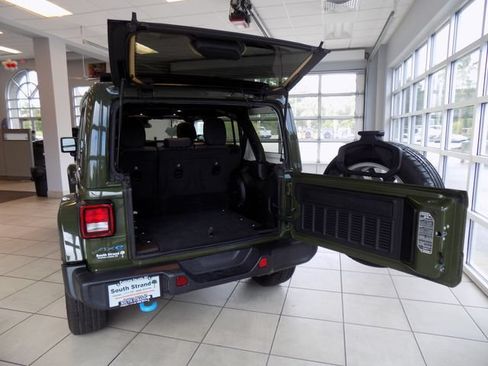 Used 2024 Jeep Wrangler Unlimited w/ Convenience Group AWD/4WD image 7