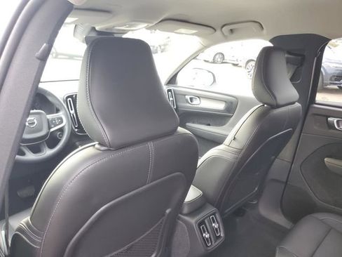 Used 2023 Volvo XC40 B5 Core w/ Convenience Package image 29