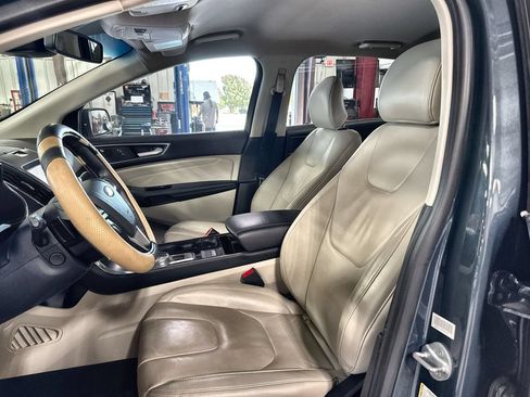 Used 2019 Ford Edge Titanium AWD/4WD image 12