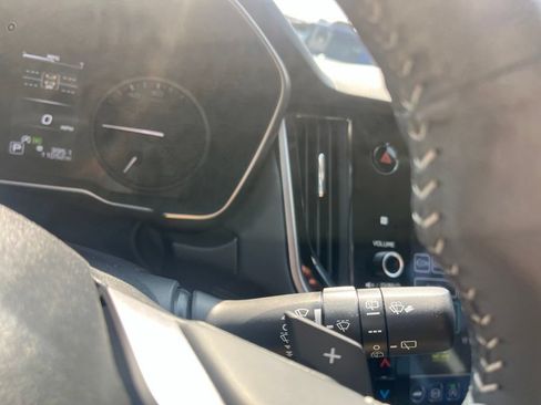 Used 2025 Subaru Outback Touring XT AWD/4WD image 17