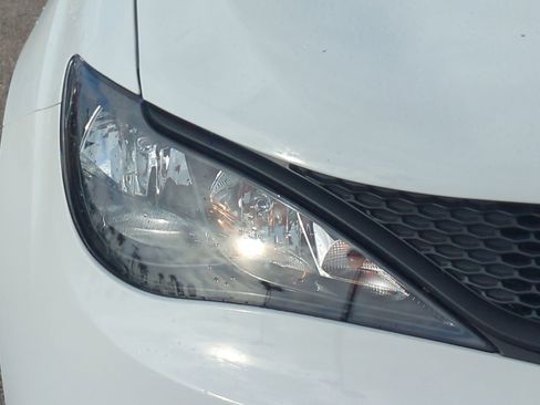 New 2026 Chrysler Voyager LX image 9