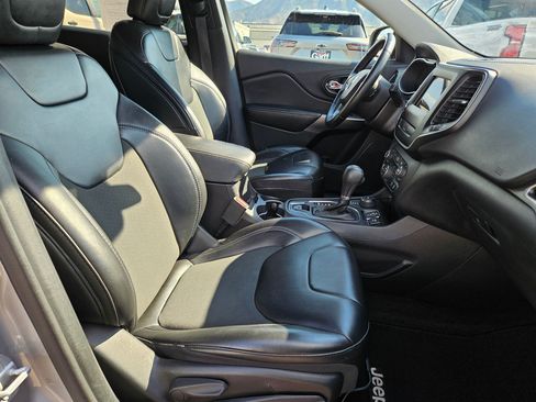 Used 2019 Jeep Cherokee Latitude Plus AWD/4WD image 30