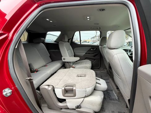 Used 2018 Chevrolet Traverse LT image 18