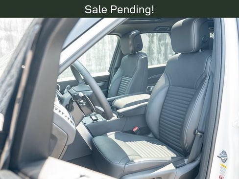 Certified 2025 Land Rover Discovery Dynamic SE AWD/4WD image 20