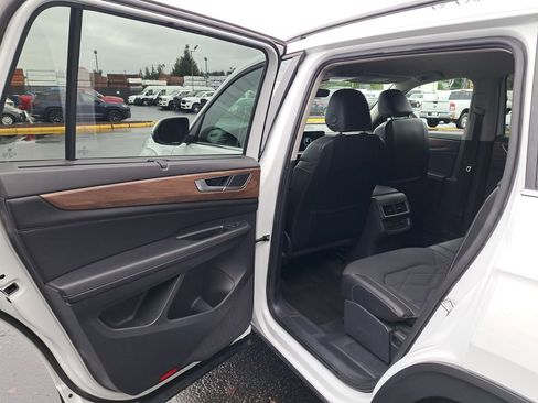Used 2024 Volkswagen Atlas SE image 12
