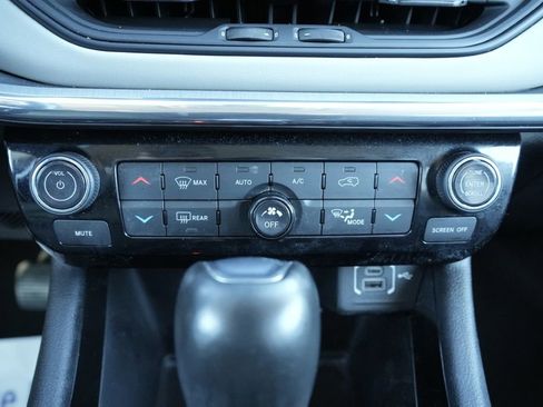 Used 2022 Jeep Compass Limited image 35