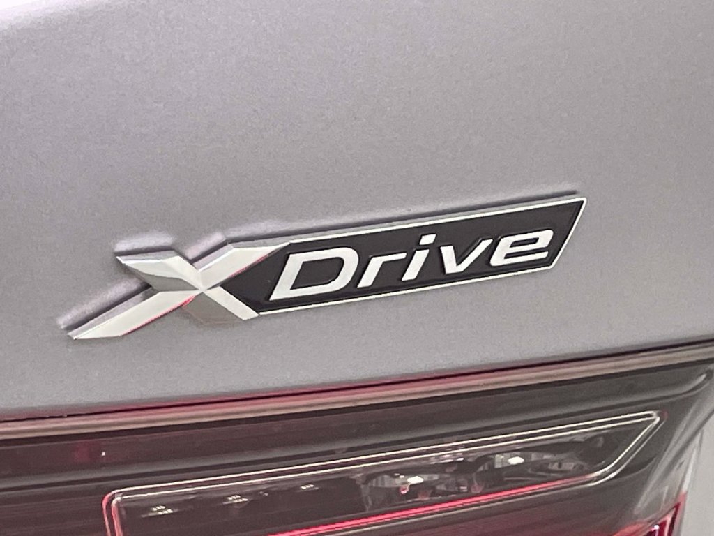Used 2024 BMW 330i xDrive Sedan w/ Premium Package AWD/4WD image 11