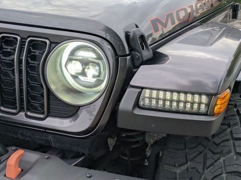 Used 2021 Jeep Gladiator Mojave AWD/4WD image 9