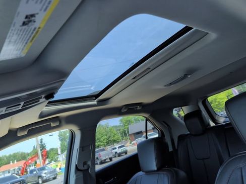 Used 2012 Chevrolet Equinox LTZ FWD image 4