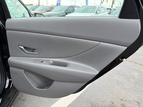 Used 2026 Hyundai Elantra Hybrid FWD image 16