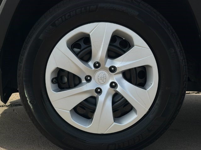 Certified 2025 Toyota RAV4 LE AWD/4WD image 30