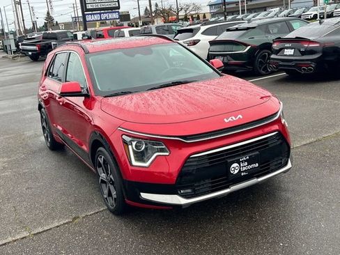 Certified 2023 Kia Niro EX Touring image 3