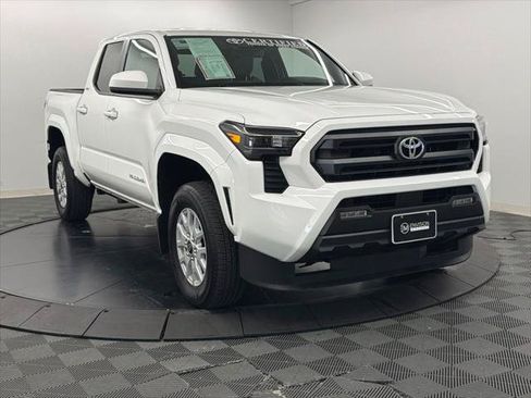 Certified 2026 Toyota Tacoma SR5 AWD/4WD image 8