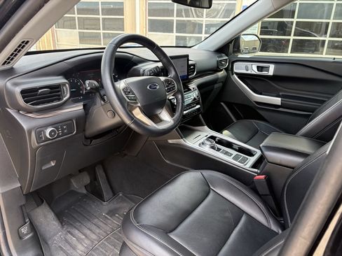 Used 2022 Ford Explorer Limited w/ Equipment Group 301A RWD image 14