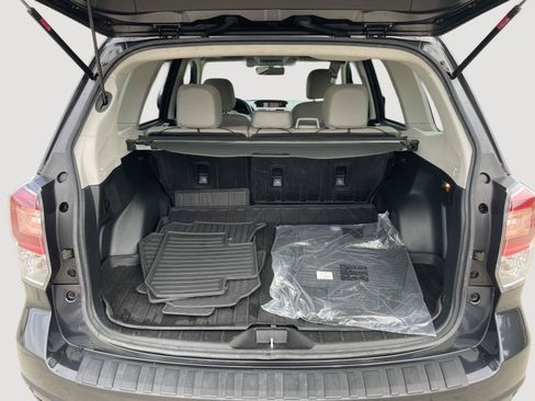 Used 2017 Subaru Forester 2.5i Limited AWD/4WD image 7