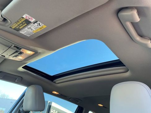 Used 2016 Toyota Highlander Limited image 10