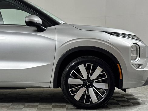 Used 2025 Mitsubishi Outlander SEL image 38