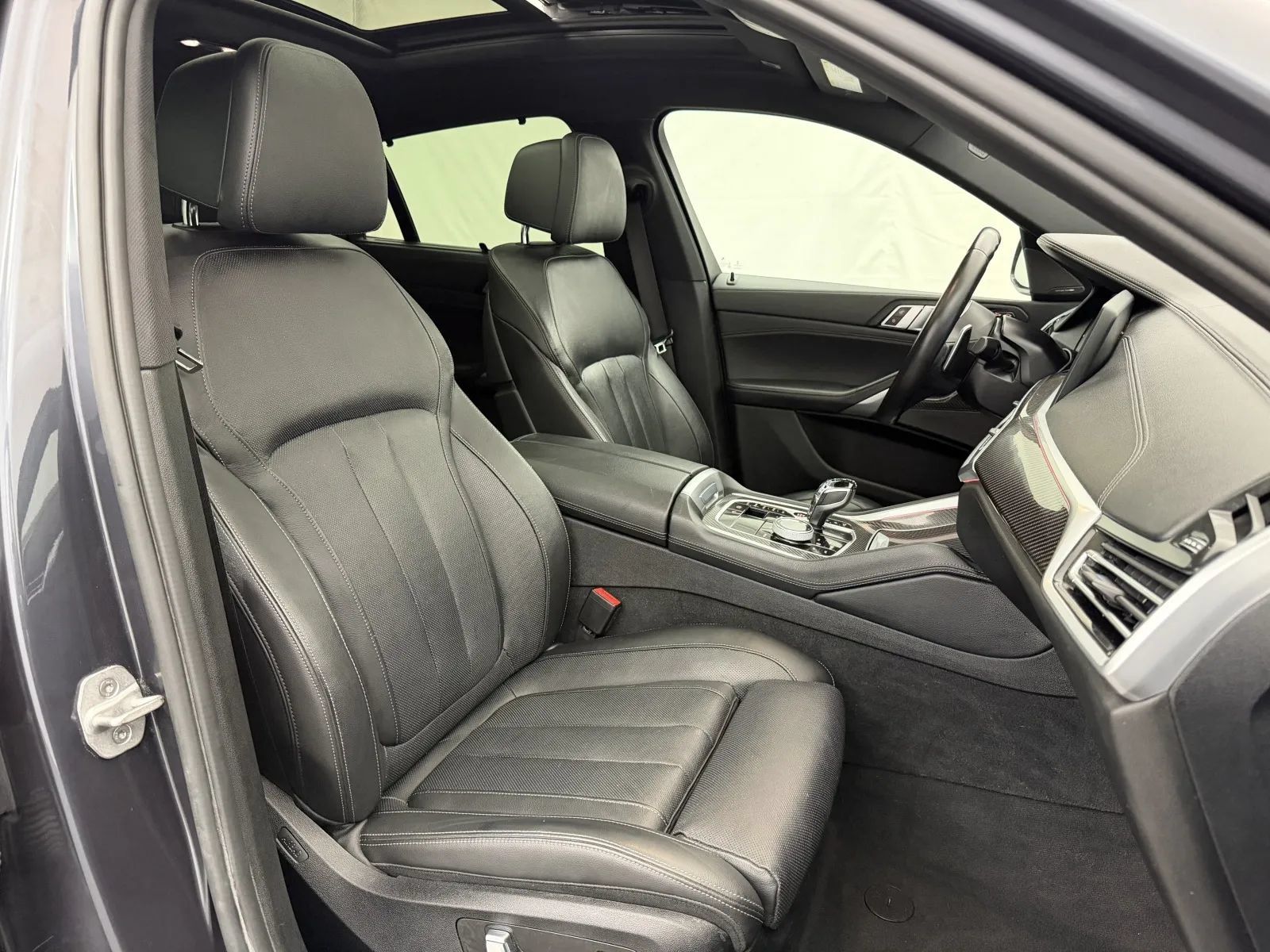 Used 2021 BMW X6 M50i w/ Executive Package AWD/4WD image 39