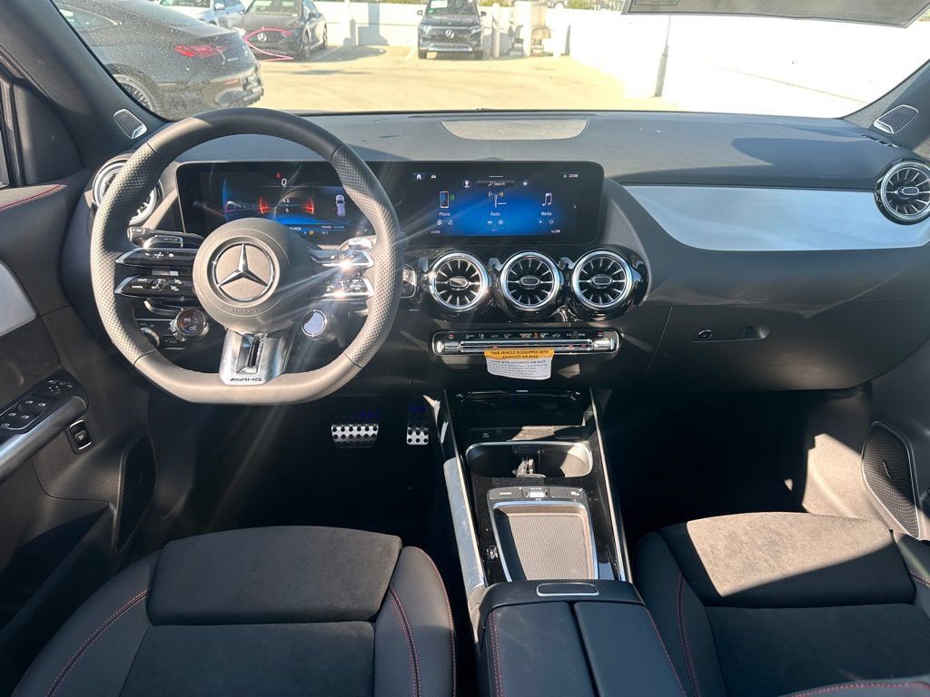Used 2025 Mercedes-Benz GLA 35 AMG 4MATIC image 31