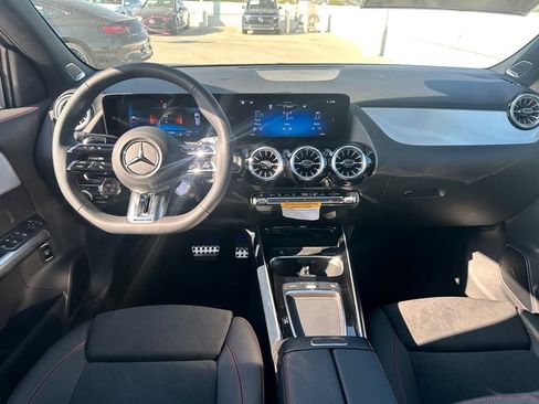 Used 2025 Mercedes-Benz GLA 35 AMG 4MATIC image 31