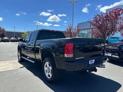 Used 2014 GMC Sierra 2500 Denali w/ Suspension Package, Off-Road AWD/4WD image 3