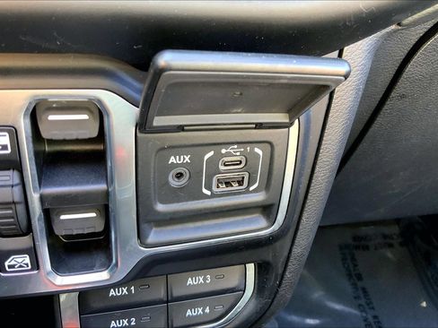 Used 2023 Jeep Wrangler Unlimited Sahara AWD/4WD image 28