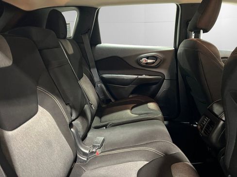 Used 2014 Jeep Cherokee Latitude w/ Cold Weather Group image 17