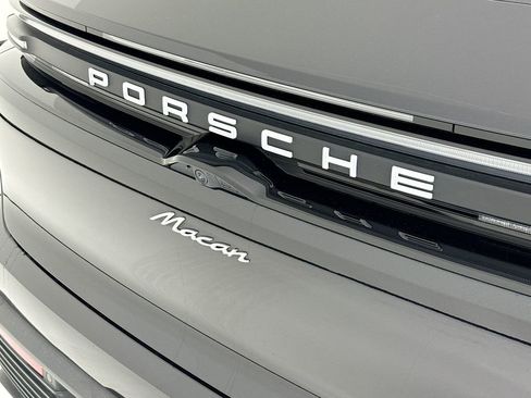 Certified 2025 Porsche Macan Electric image 34