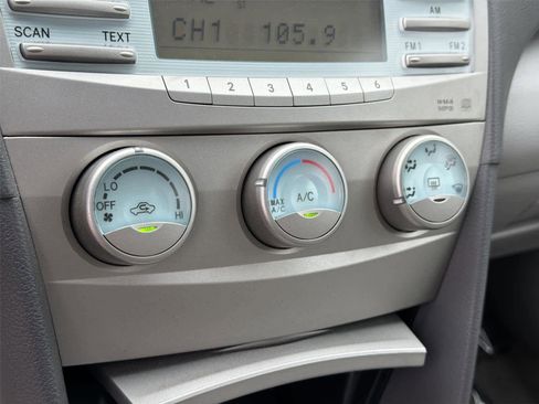 Used 2009 Toyota Camry LE FWD image 34