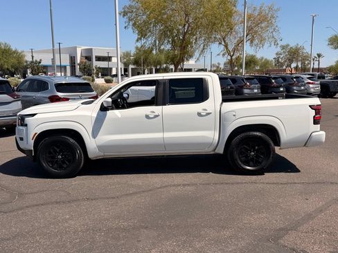 Certified 2024 Nissan Frontier SV RWD image 3