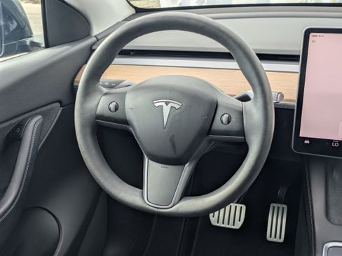 Used 2022 Tesla Model Y Performance AWD/4WD image 17