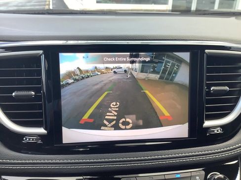 New 2026 Chrysler Pacifica Select image 15