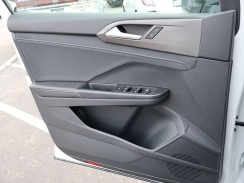 New 2026 Volkswagen Taos SE image 36