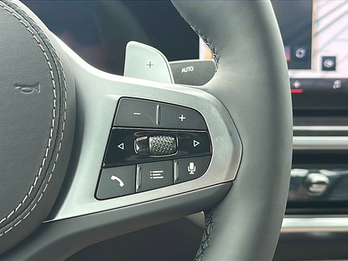 New 2026 BMW X6 xDrive40i w/ Climate Comfort Package image 18