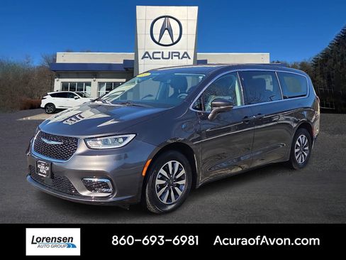 Used 2022 Chrysler Pacifica Touring-L image 1